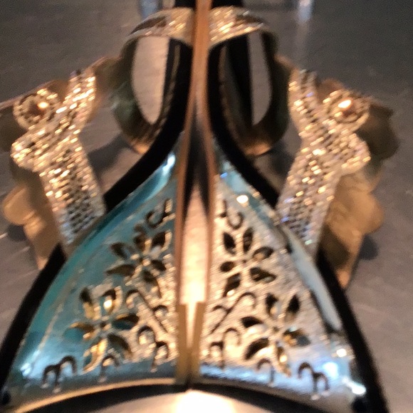 Gold /Black Las Vegas Wedges. Worn once to a show in LV 🎲🎰 - Picture 9 of 9